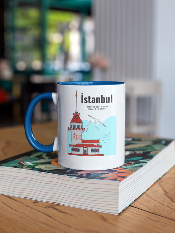 Kulpları ve içleri renkli kupalar
