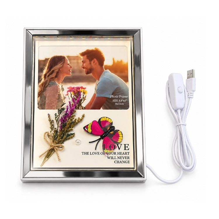 Kelebek ve Kuru Çiçekli Led Işıklı Fotoğraf Çerçevesi