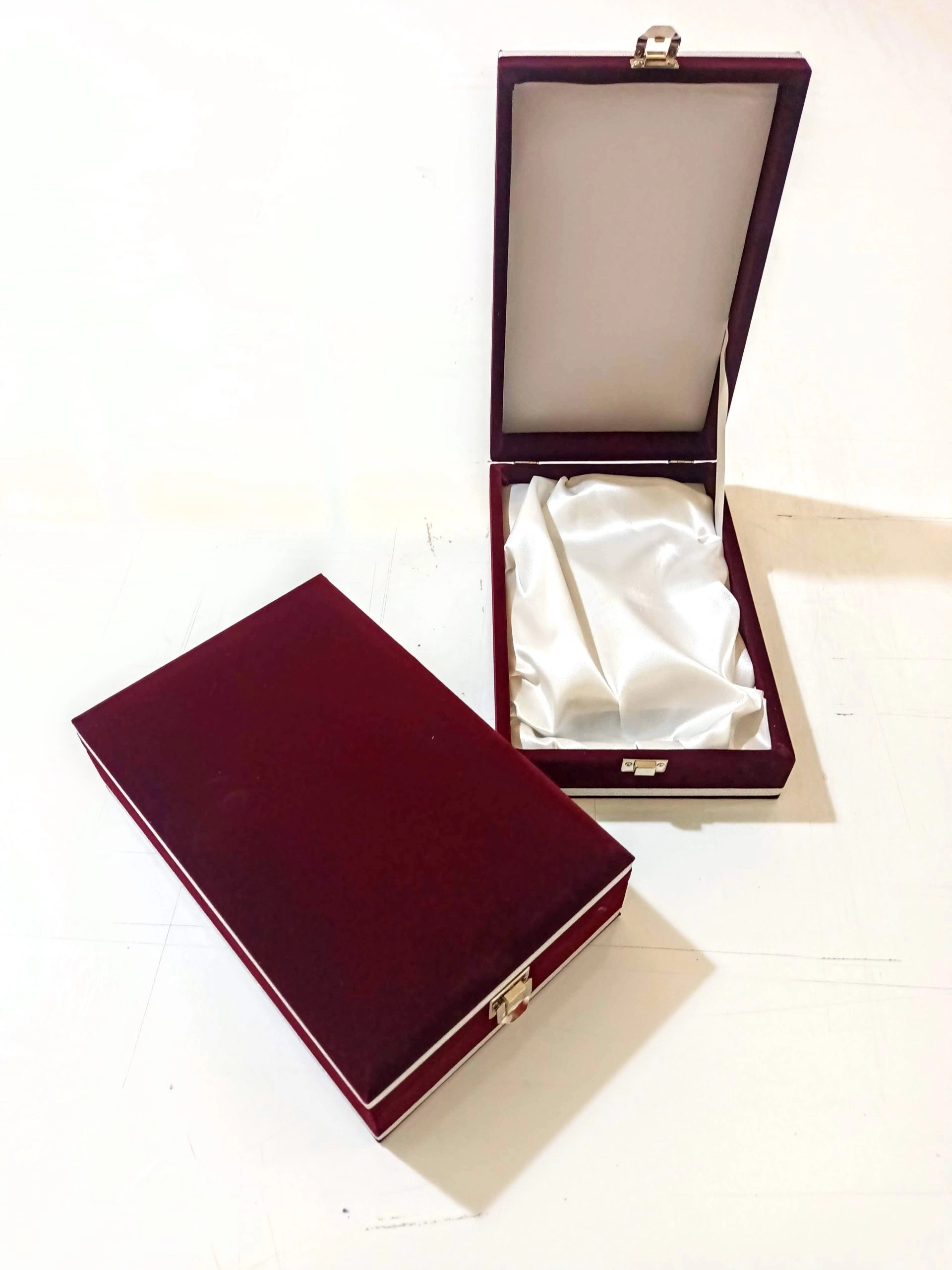 Kristal plaket metal yıldız , bordo lüx kadife kutulu