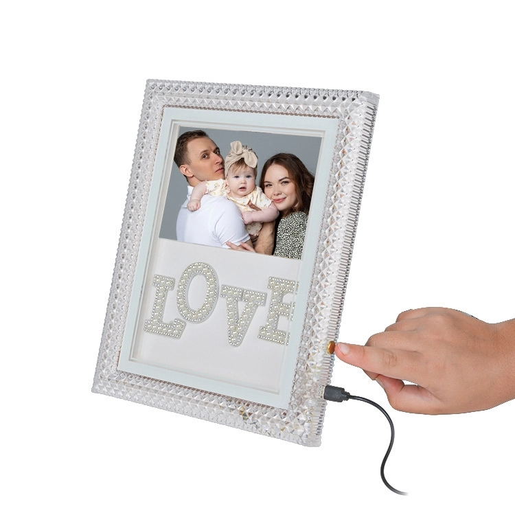 Led Işıklı İnci Taşlı Love Kristal Fotoğraf Çerçevesi - 20x25cm