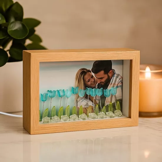 Ahşap Led Işıklı Laleli Fotoğraf Çerçevesi