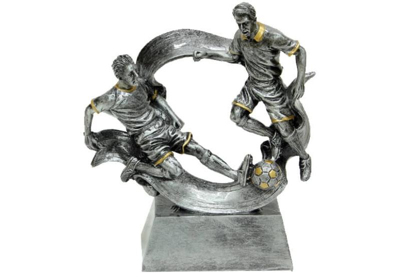 2 Futbolcu figürlü ödül heykeli