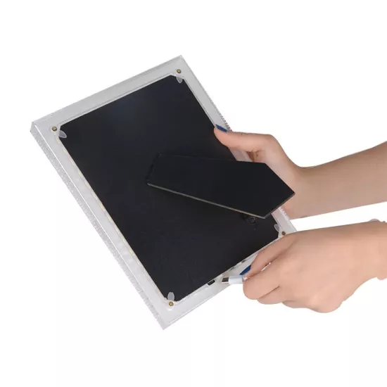 Ledli Pembe Çiçekli Fotoğraf Çerçevesi - 18x23cm