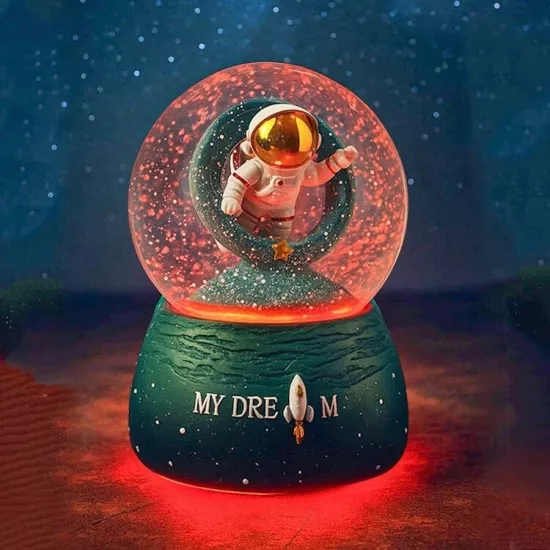 Astronotlu Kar Küresi