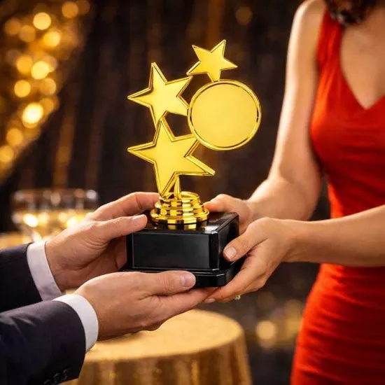 Üç Yıldızlı Vip Başarı Ödül Kupası
